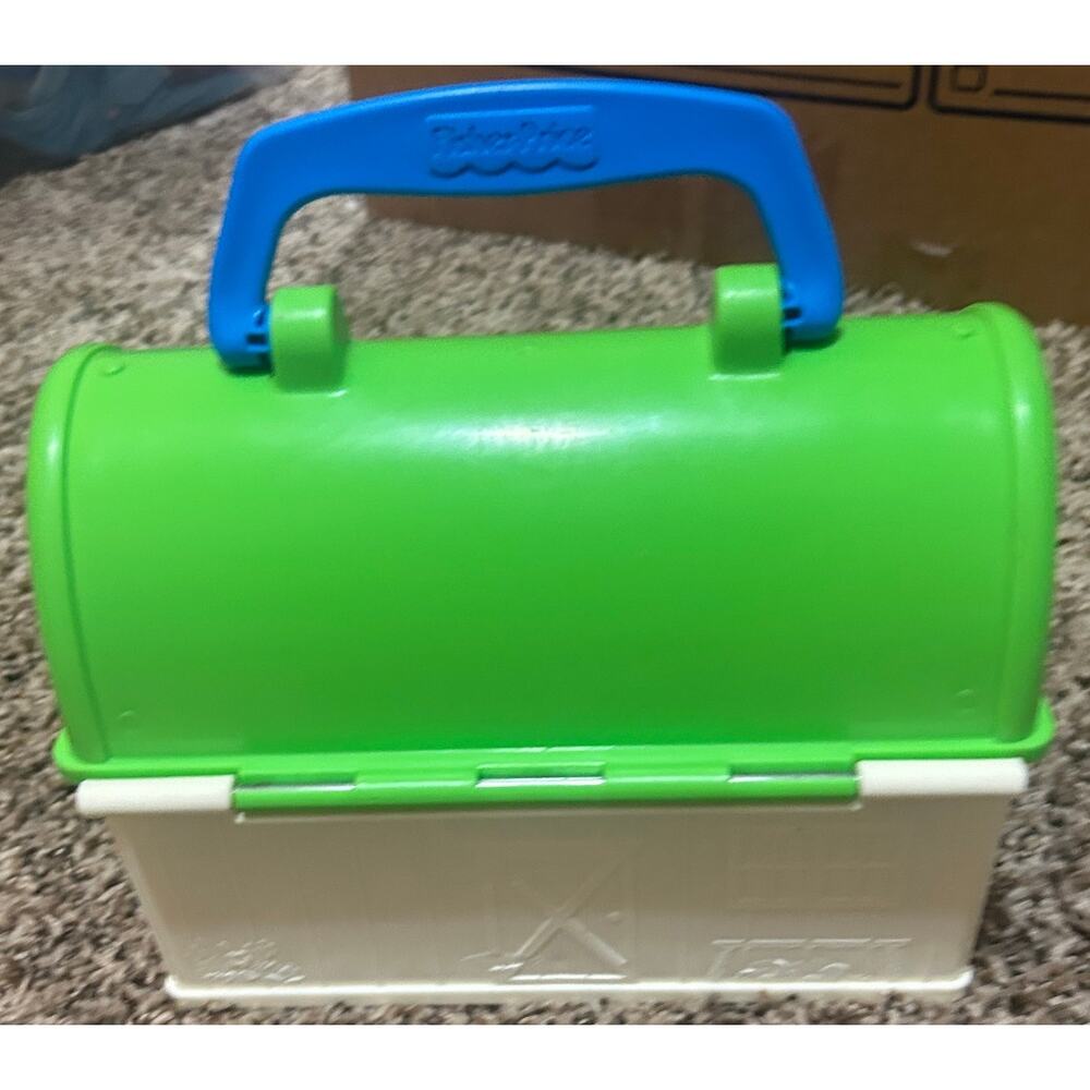 Fisher-Price Little People Take Along Lunchbox + 18 Play Pieces - Picture 3 of 10